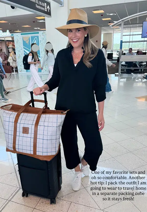 Black Travel Set With A Wide Brim Hat