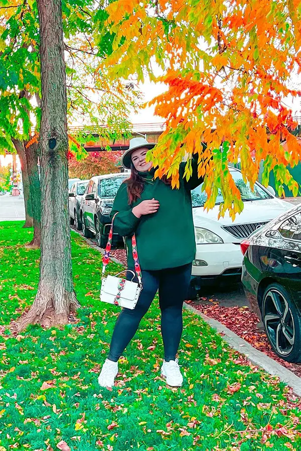 Teal Jacket With Casual Leggings And Sneakers