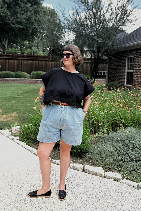 Black Crop Top With Denim Shorts For Easy Weekend Style