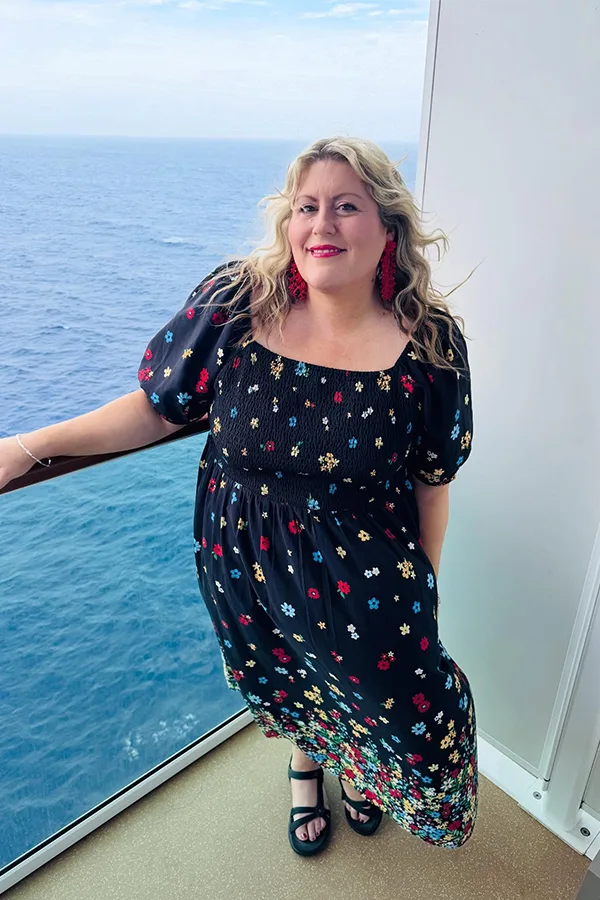 Dark Floral Midi Dress With Easy Cruise Day Style