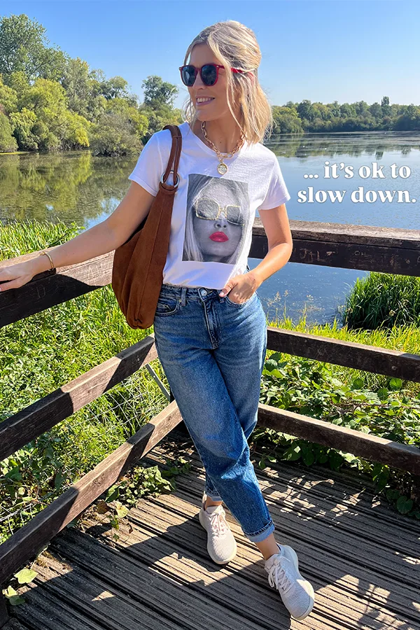 Graphic T Shirt With Jeans And White Sneakers