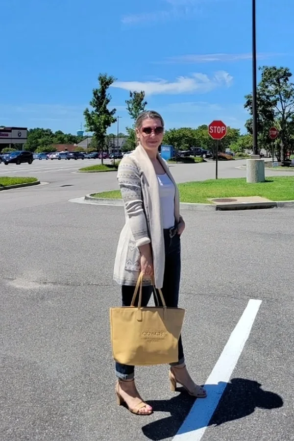 Long Cardigan With Cropped Pants And A Tote