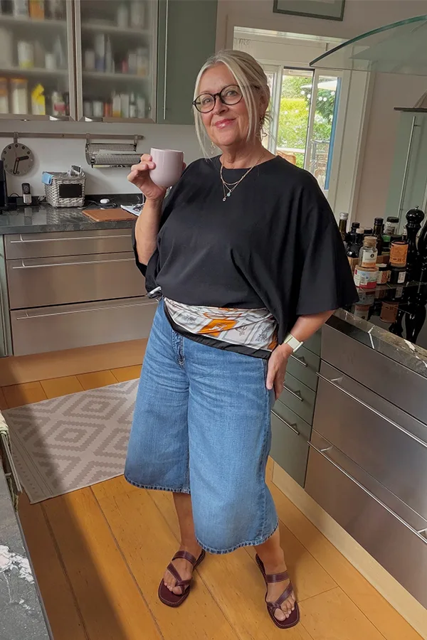 Oversized Black Tee With Denim Jorts For Easy Weekend Style