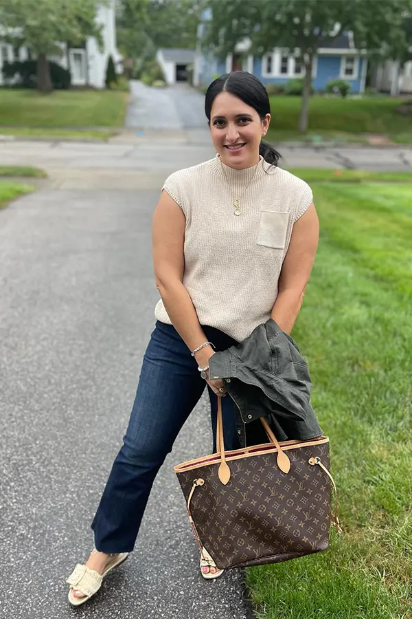 Sleeveless Knit Top With Jeans And Flat Sandals